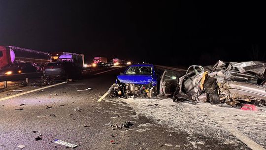 Tragiczne zderzenie pięciu samochodów na S8. Nie żyje jedna osoba, dwie ranne – w tym jedna w stanie ciężkim