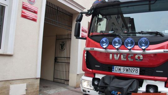 Fałszywy alarm bombowy w sanepidzie w Oleśnicy. Groźba e-mailem z zagranicy – sprawdzają budynek i kamienice