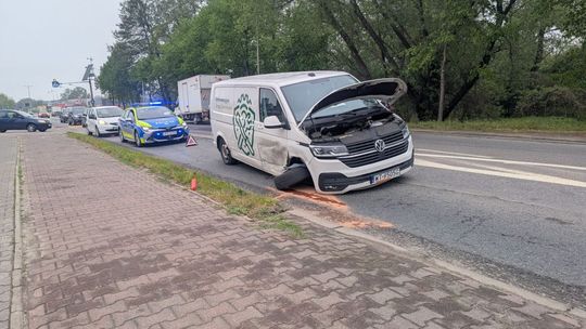 Kolizja przy Lidlu w Oleśnicy. Jedno z aut straciło koło