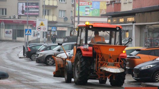 Lodowy horror. Drogowcy tradycyjnie interweniowali z poślizgiem