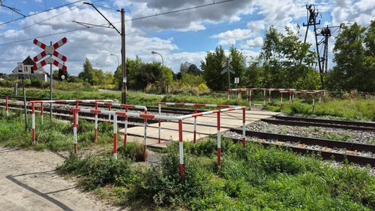 Tragedia w Oleśnicy. Pociąg potrącił dwie osoby. Nie żyją matka i dziecko