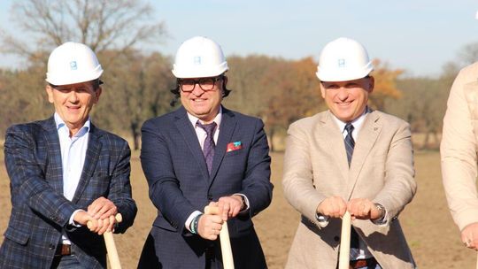 Wbili łopaty pod największy w Polsce park hybrydowy. Budzi on kontrowersje!