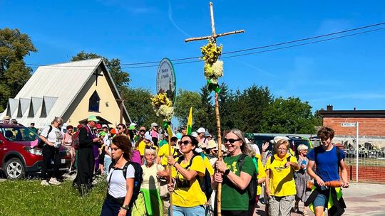 Z Sycowa na Jasną Górę. Żółto-zielona grupa wyruszyła w pielgrzymkową drogę