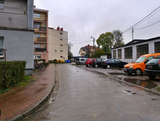 Nowa nawierzchnia przy garażach i parkingu