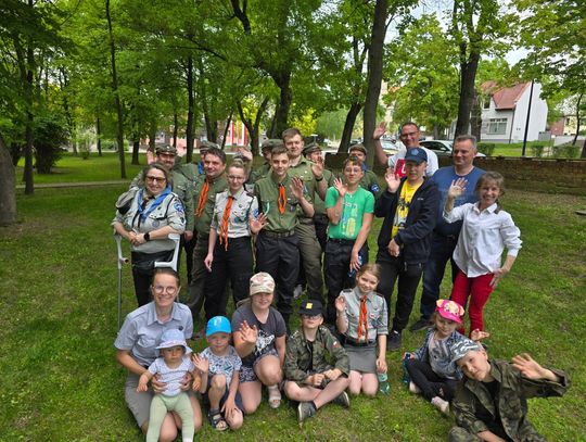 Gra terenowa na Dzień Flagi. Było też strzelanie