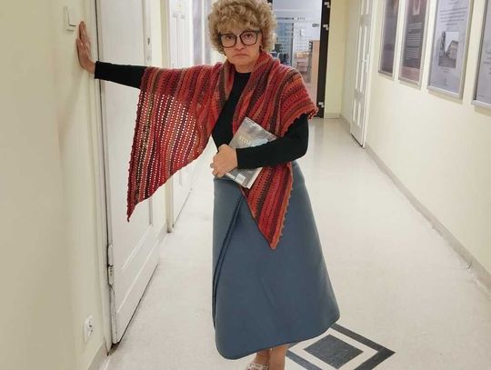 Bibliotekarka w rozciągniętym swetrze i długiej spódnicy? Łamiemy stereotyp!