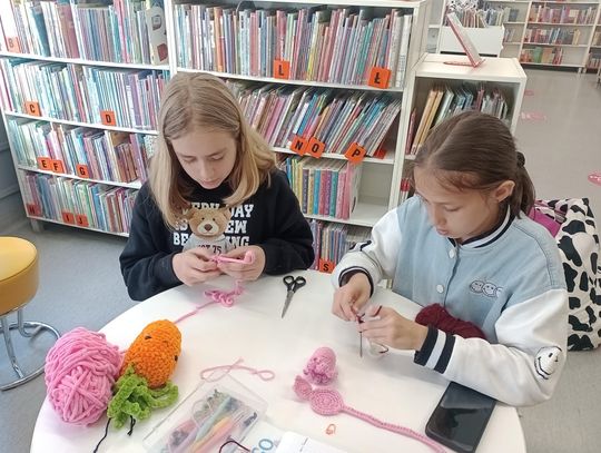 Szydełka rządzą w Bibliotece "Pod Sową"