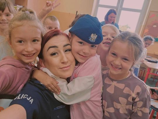 Policjantki z Oleśnicy odwiedzają szkoły