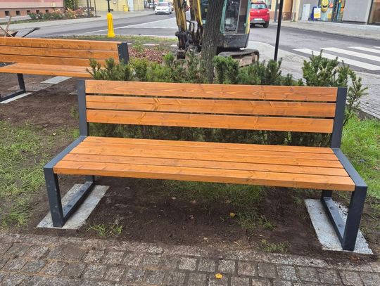 Są nowe ławki i kosze w centrum Sycowa