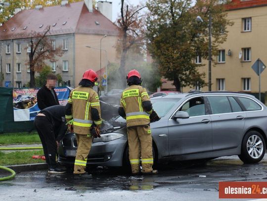 Zapaliło się auto pod Biedronką w Oleśnicy