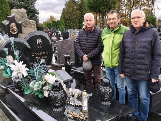 Odwiedzili groby zmarłych strażaków