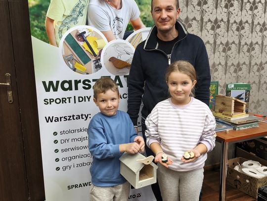 Budowali karmniki w bibliotece