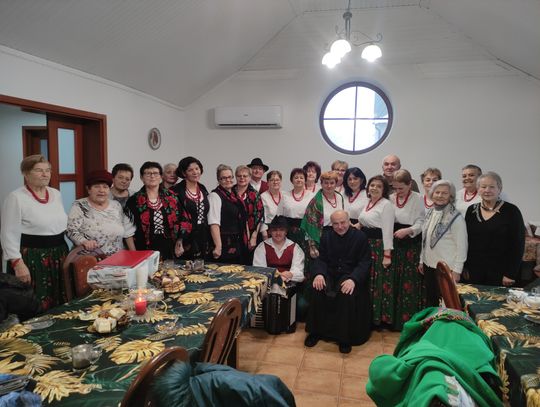 Odwiedzili proboszcza i zaśpiewali mu "Sto lat!"