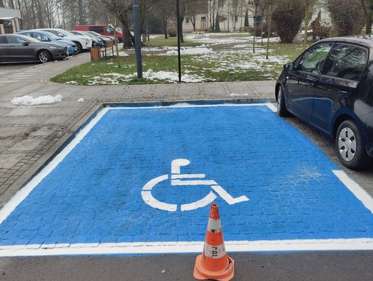 Nowe miejsca parkingowe dla osób z niepełnosprawnościami w centrum Sycowa