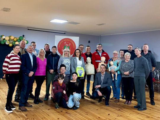 Uroczysty odbiór defibrylatora AED - są wdzięczni GKN-owi Uroczysty odbiór defibrylatora AED - są wdzięczni GKN-owi