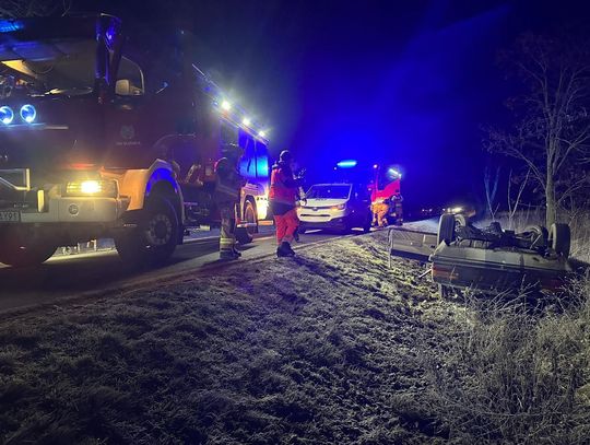 Dachowanie na drodze Dąbrowa – Boguszyce. Jedna osoba poszkodowana