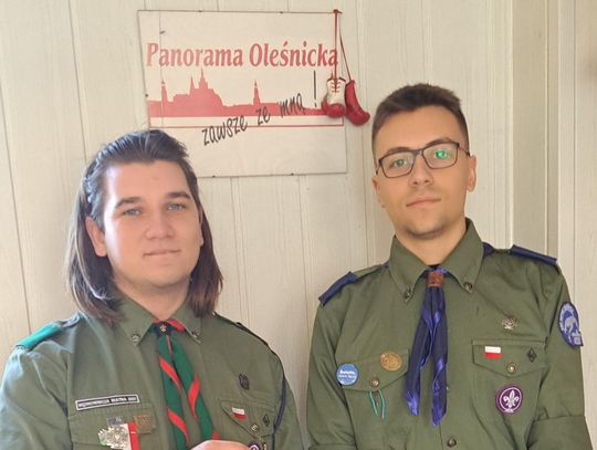 Harcerze z Betlejemskim Światełkiem Pokoju w redakcji "Panoramy Oleśnickiej" Harcerze z Betlejemskim Światełkiem Pokoju w redakcji "Panoramy Oleśnickiej"