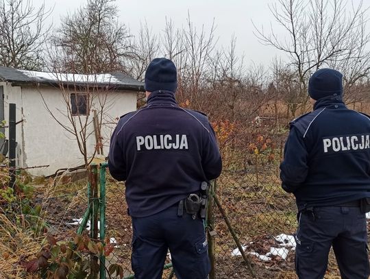 Mróz zabija – policja w Oleśnicy apeluje: "Nie bądź obojętny, jeden telefon może uratować życie!"