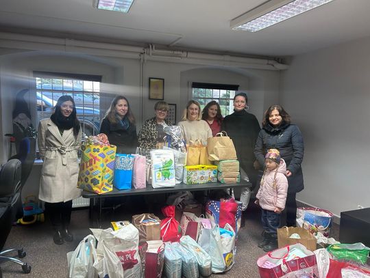 Uczniowie Katolickiej Szkoły w Oleśnicy wspierają najmłodszych! „Paczuszka dla maluszka” przyniosła radość dzieciom