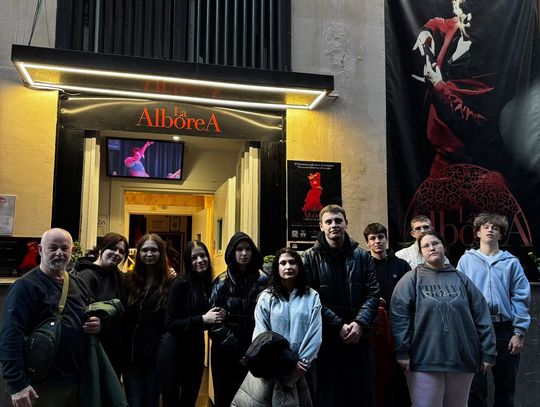 Młodzeż z Oleśnicy w Hiszpanii! Pierwsze dni stażu i już ogień: flamenco, Granada i praca za granicą
