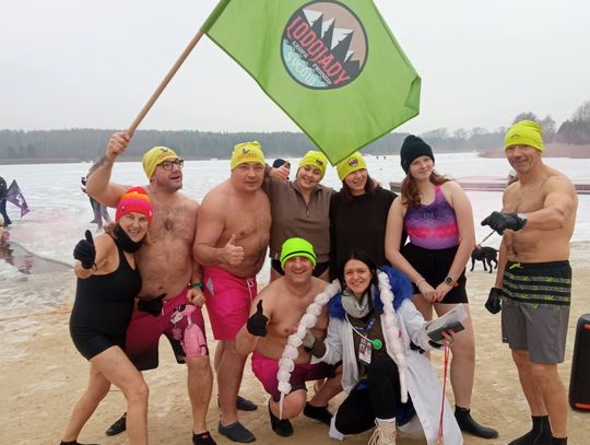 Lód nie stopił serc! Wskoczyli do zamarzniętego zalewu w ramach WOŚP