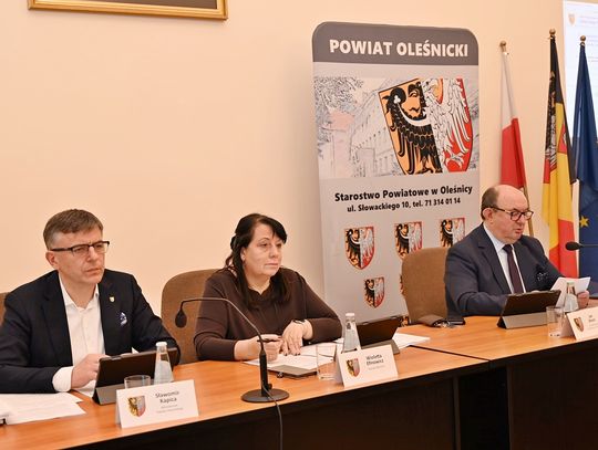Powiat Oleśnicki: XX sesja Rady – zmiany w budżecie 2026, plany pracy i podziękowania za pomoc po powodzi