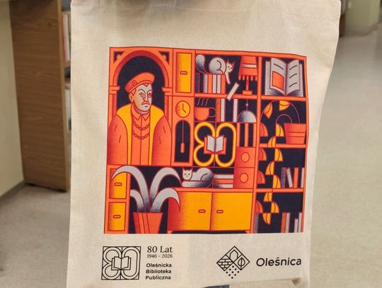 Jubileuszowe torby bawełniane w oleśnickiej bibliotece