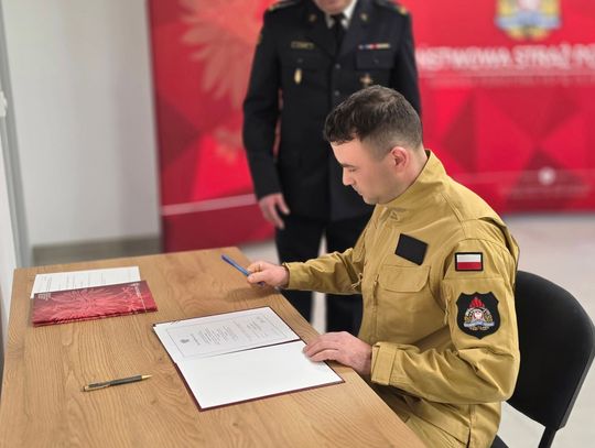 Uroczysta zbiórka w JRG Oleśnica: awans i ślubowanie strażaków