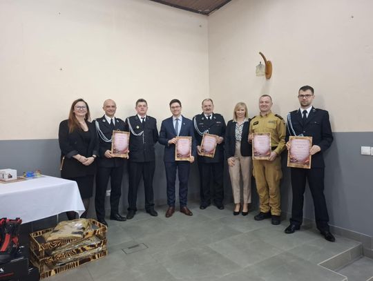 Nowy zarząd w OSP Grabowno Wielkie. Alicja Okoń nową prezeską, gmina kupiła mundury i sprzęt