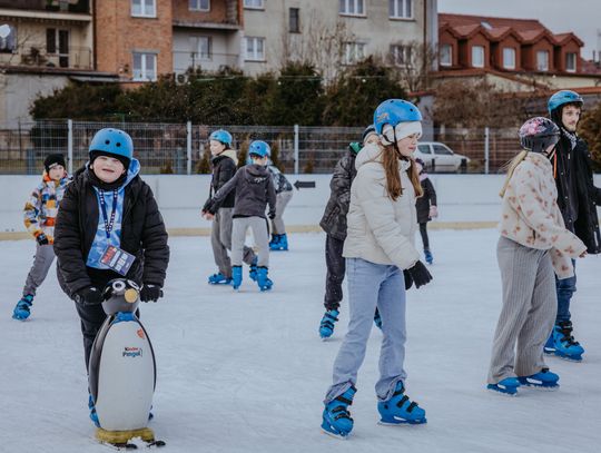 Ferie w Twardogórze w pełni – dmuchany plac zabaw, kręgle, teatr i warsztaty