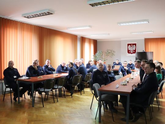 Policja podsumowała 2025 rok. Mniej przestępstw, więcej patroli i wzmożona walka z piratami drogowymi