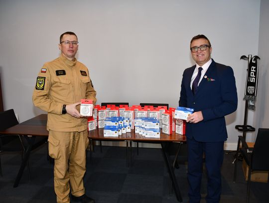 Czujki czadu i dymu dla mieszkańców Gminy Oleśnica. 50 urządzeń przekazanych przez straż pożarną