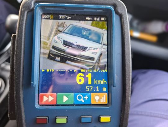 Złapali go za prędkość. Okazało się, że w ogóle nie powinien prowadzić