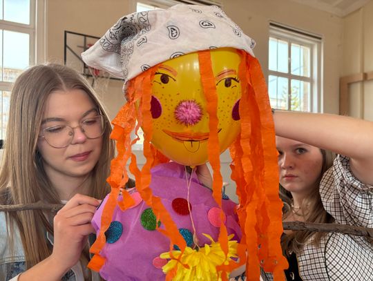 Pierwszy dzień wiosny w II LO w Oleśnicy Pierwszy dzień wiosny w II LO w Oleśnicy