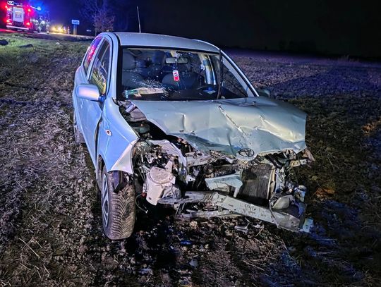 Zderzenie dwóch aut w Solnikach Wielkich – akcja służb w późnych godzinach wieczornych