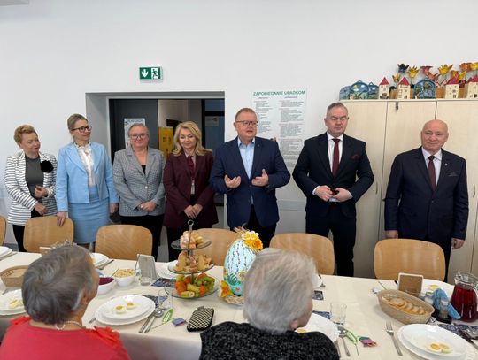 Śniadanie wielkanocne seniorów z samorządowcami