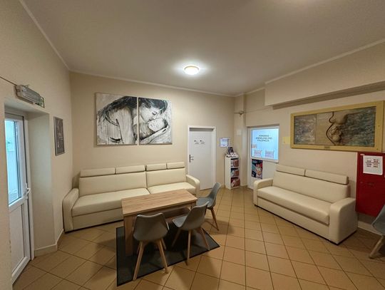 Szpital w Sycowie dostał poczekalnię jak z luksusowej kliniki – a wszystko dzięki hojności lokalnego giganta Szpital w Sycowie dostał poczekalnię jak z luksusowej kliniki – a wszystko dzięki hojności lokalnego giganta