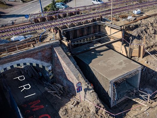 Nowy tunel pieszo–rowerowy w Oleśnicy – prace pod torami bez zatrzymywania ruchu kolejowego Nowy tunel pieszo–rowerowy w Oleśnicy – prace pod torami bez zatrzymywania ruchu kolejowego