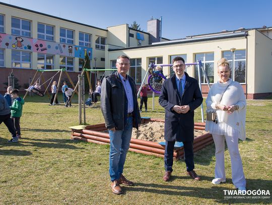 Nowy plac zabaw w Twardogórze. Dzieciaki mają teraz własną przestrzeń do zabawy