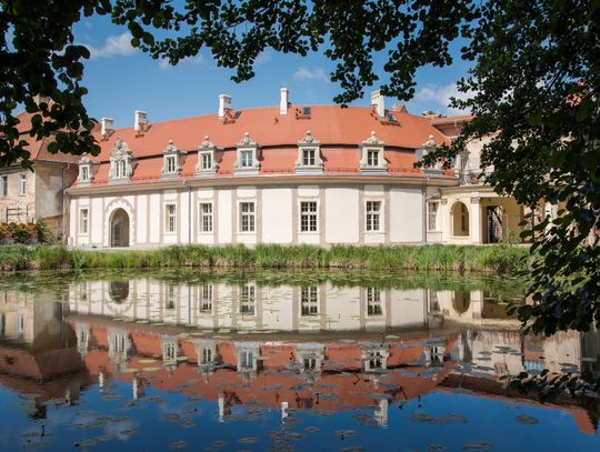 Majówka w Goszczu: sztuka, zabawa i relaks w Pałacu