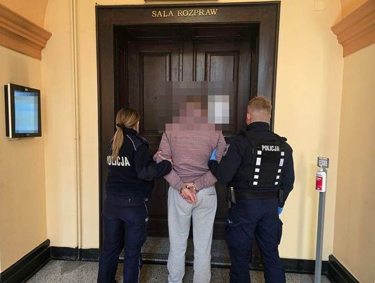 42-latek terroryzował własną rodzinę. Policjant przekonał ofiarę do zgłoszenia – mężczyzna trafił za kratki