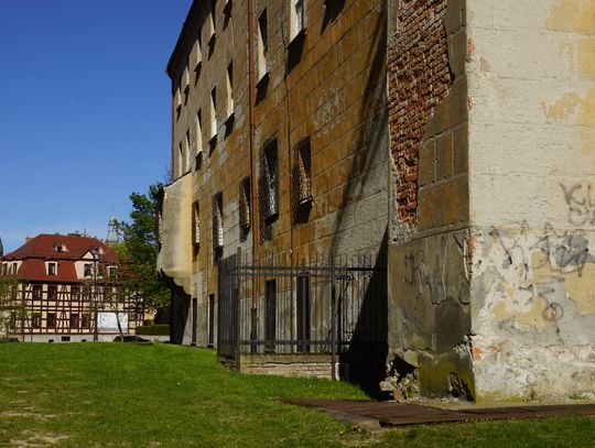 Aktywista alarmuje: Zamek Książęcy w Oleśnicy pilnie potrzebuje remontu elewacji