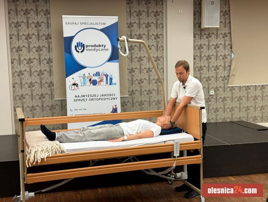 „Opiekunowie nie są sami”. W Oleśnicy ruszył cykl bezpłatnych szkoleń z rehabilitacji