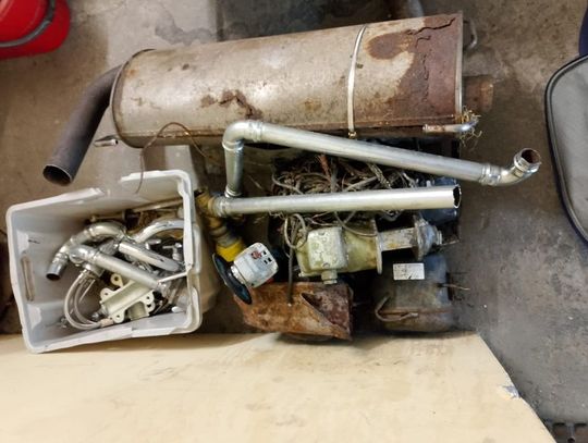 Zauważył podejrzane auto. W środku byli mężczyźni i skradzione mienie