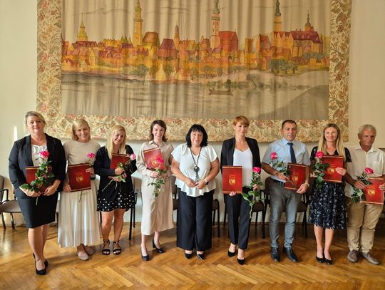 10 nauczycieli z powiatu oleśnickiego otrzymało zawodowy awans