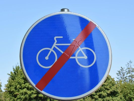 15 tysięcy złotych to za dużo? Spór o bezpieczeństwo rowerzystów w powiecie oleśnickim