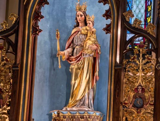 31 lat z koroną na skroniach Maryi