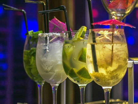 4 smakowite drinki z użyciem kostkarki