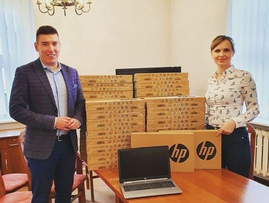 49 laptopów za 95 tysięcy