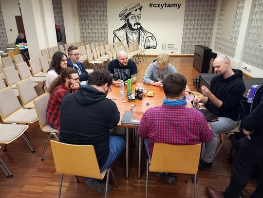 50 graczy zasiadło nad planszami w bibliotece w Oleśnicy